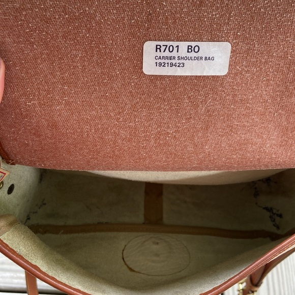 Dooney & Bourke Vintage Bone & British Tan Leather Carrier Shoulder Bag - Picture 13 of 16